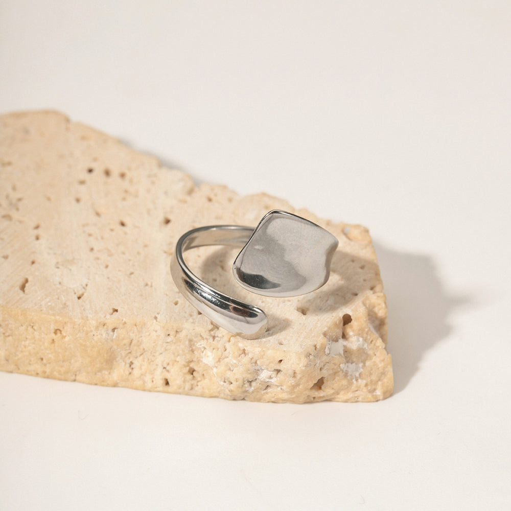 Ring in stainless steel geometric