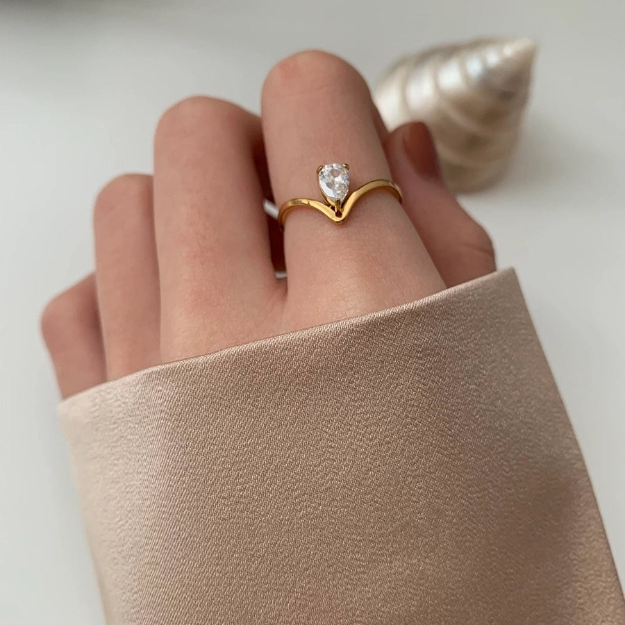 Ring "Emily" mit Zirkoniastein in Edelstahl -18k vergoldet