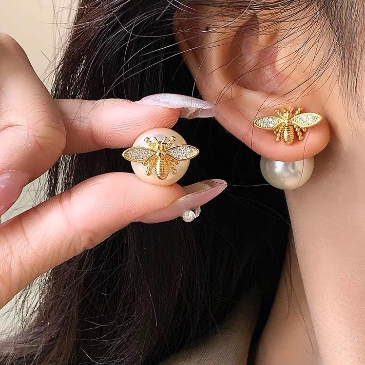 Ohrstecker Perlenform mit Biene - 18k vergoldet